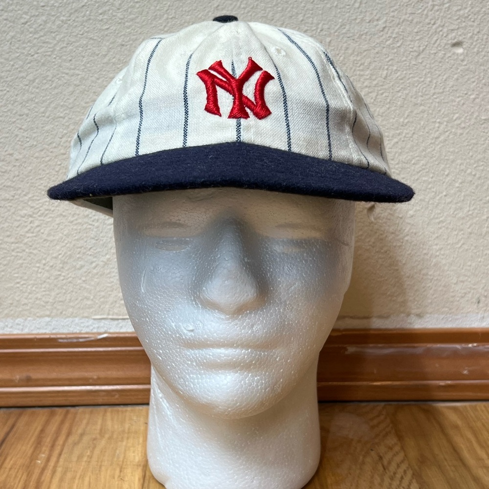 Vintage New York Yankees Cooperstown Collection Roman Pinstripe Fitted Hat 7 1/4